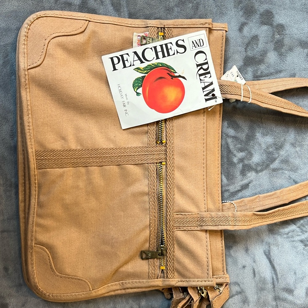 BNWT Vintage Peaches and Cream travel bag